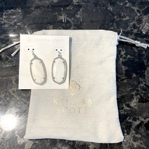 Kendra Scott Elle Earrings in Silver with white stone